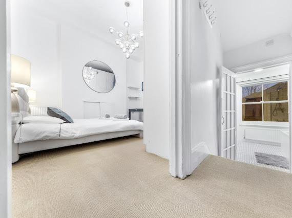 Portobello Large Snug Лондон Экстерьер фото
